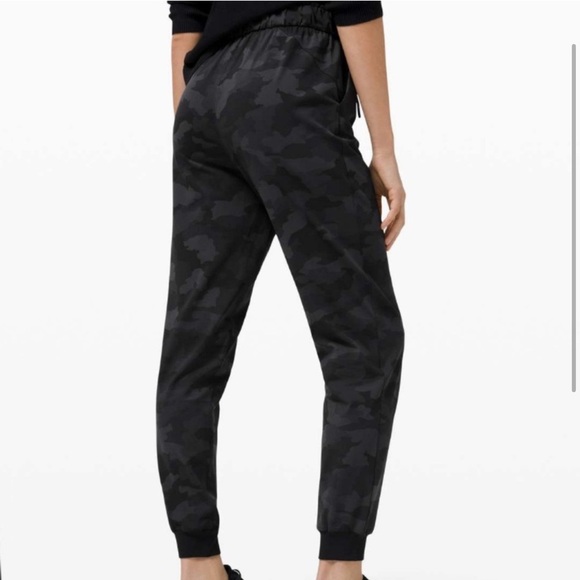 Lululemon Stretch High-Rise Jogger Full Length
Heritage 365 Camo Deep Coal Multi - Picture 2 of 9